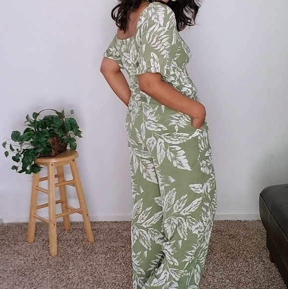 THE TROPICS OLIVE GREEN CREAM LEAF PRINT JUMPSUIT - Picture 3 of 9